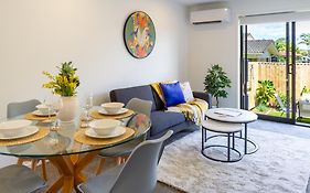 Conveniently Located 2Br Townhouse In West Akl